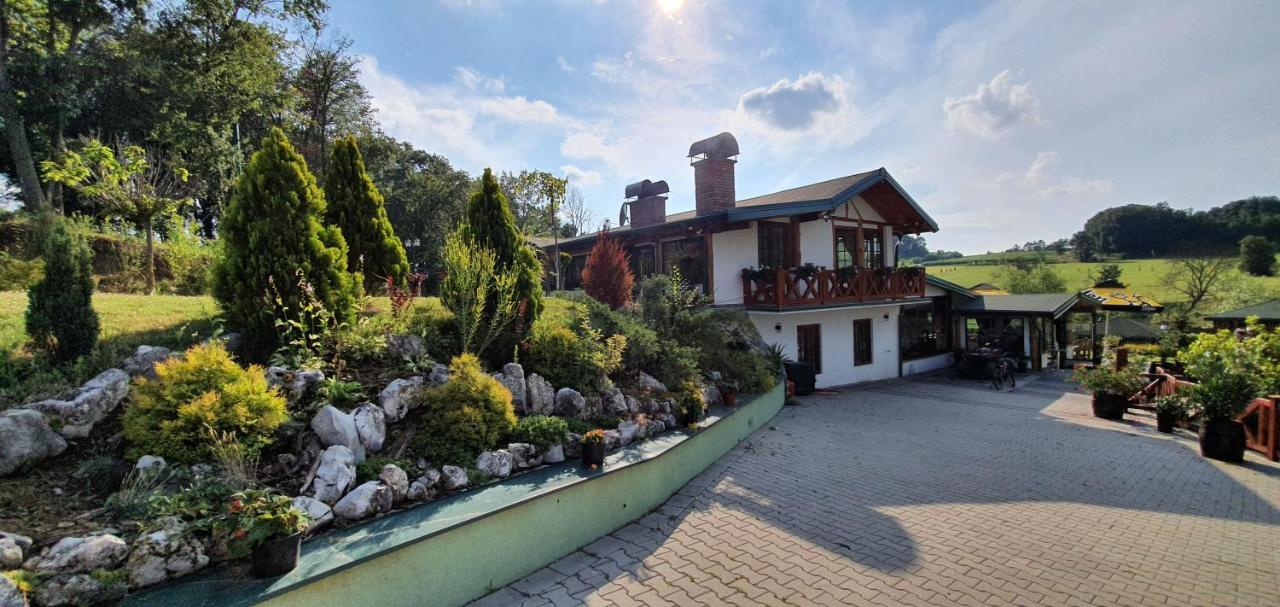 Hotel Resavsko Etno Selo Despotovac Exterior foto
