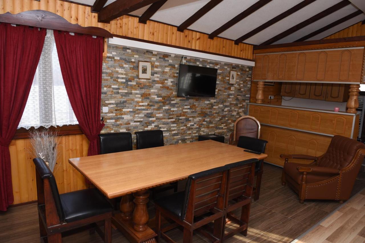Hotel Resavsko Etno Selo Despotovac Exterior foto