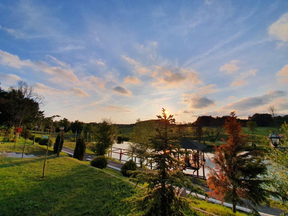 Hotel Resavsko Etno Selo Despotovac Exterior foto